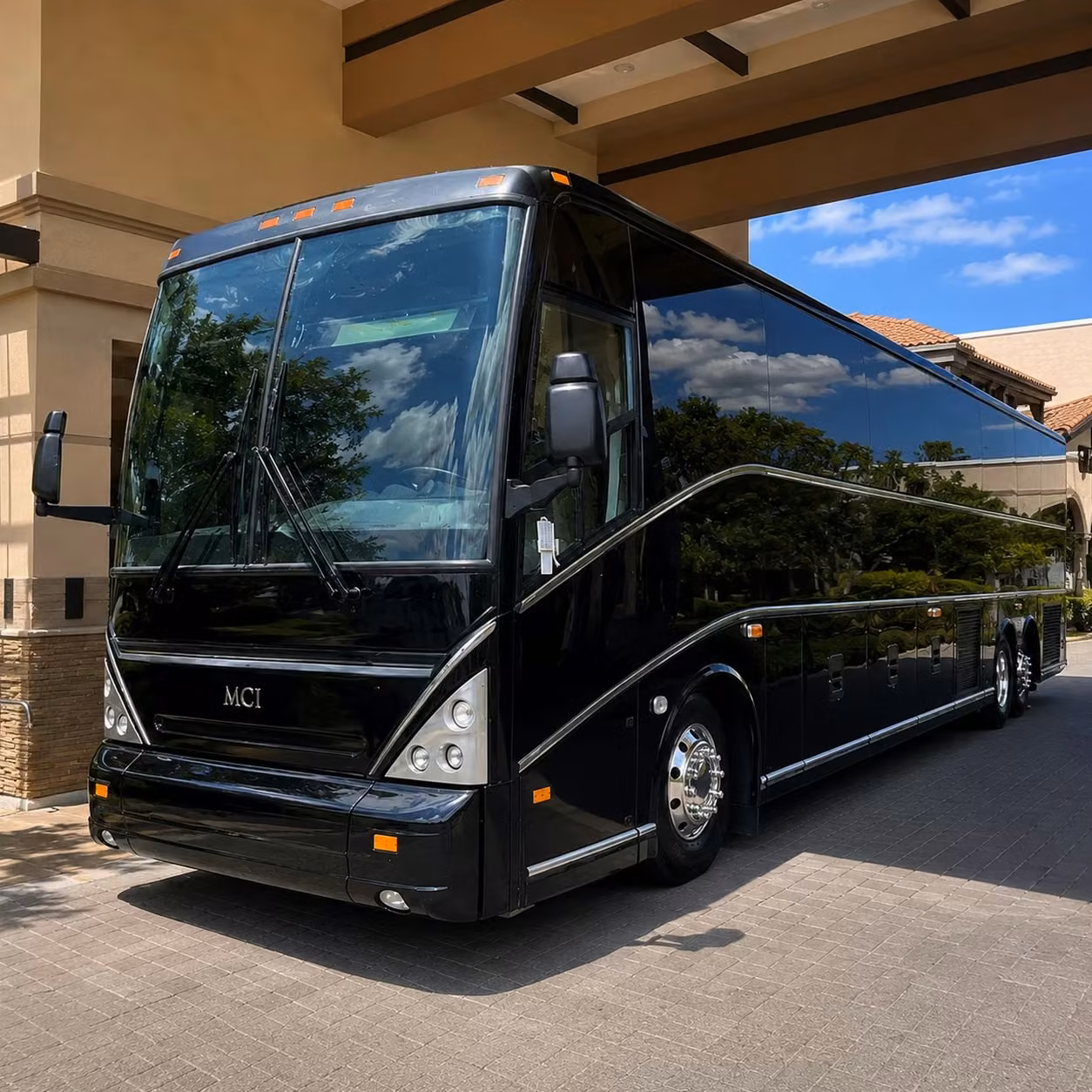 construction and worksite shuttle transportation serving fullerton